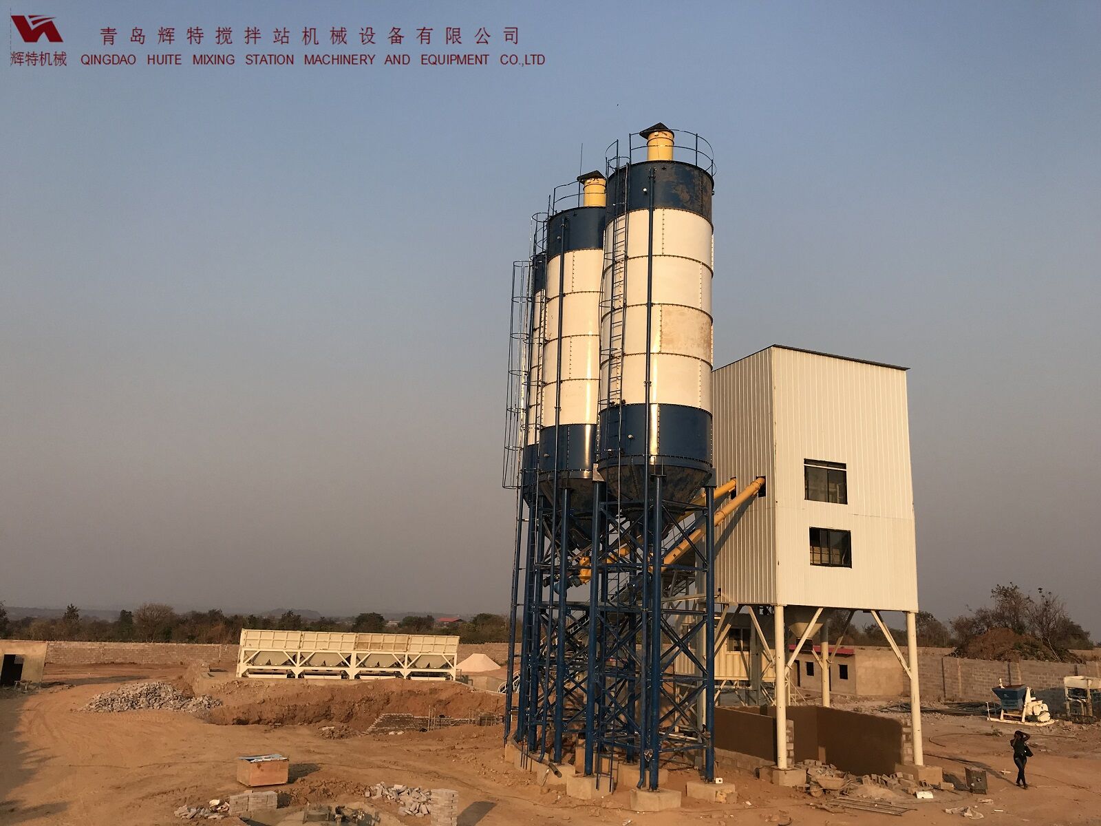 輝特混凝土攪拌站HZS120采用國內外知名品牌,大大降低了設備故障率 輝特混凝土攪拌站HZS120采用國內外知名品牌,大大降低了設備故障率