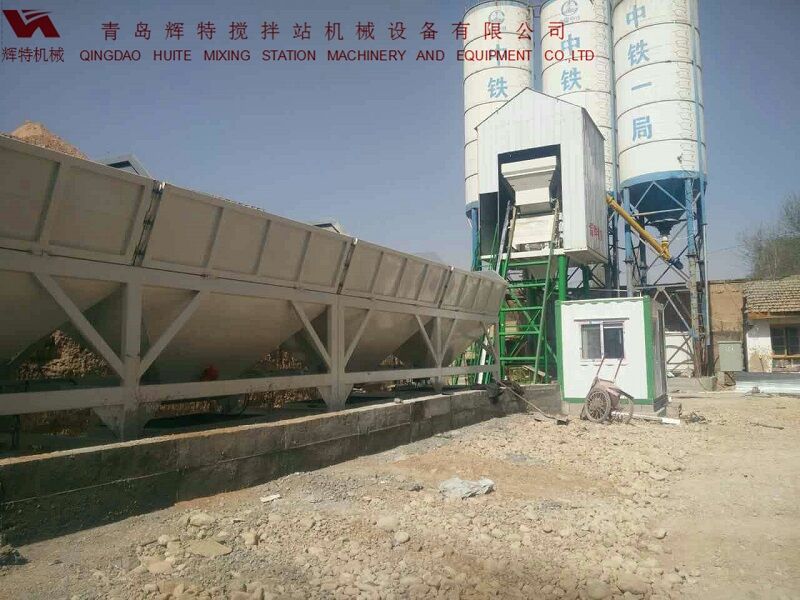 輝特攪拌站50站采用計算機加儀表的控制系統，計算速度快