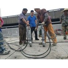 洞采地基樁基拆除設備液壓劈裂機工作效率