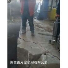 礦山開采設備發潤大型機載劈裂機使用方法