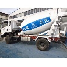 專業生產小型混凝土罐車，億立實業2m3攪拌罐車